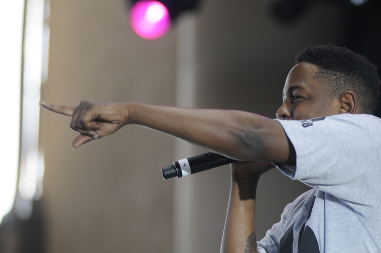Kendrick Lamar points to the crowd.